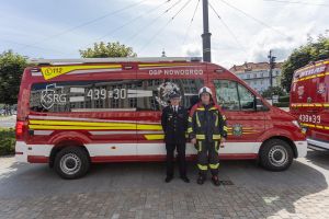 Uroczystość przekazania wozów strażackich (fot. Mikołaj Kuras dla UMWKP)