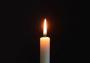 Świeca z płomieniem