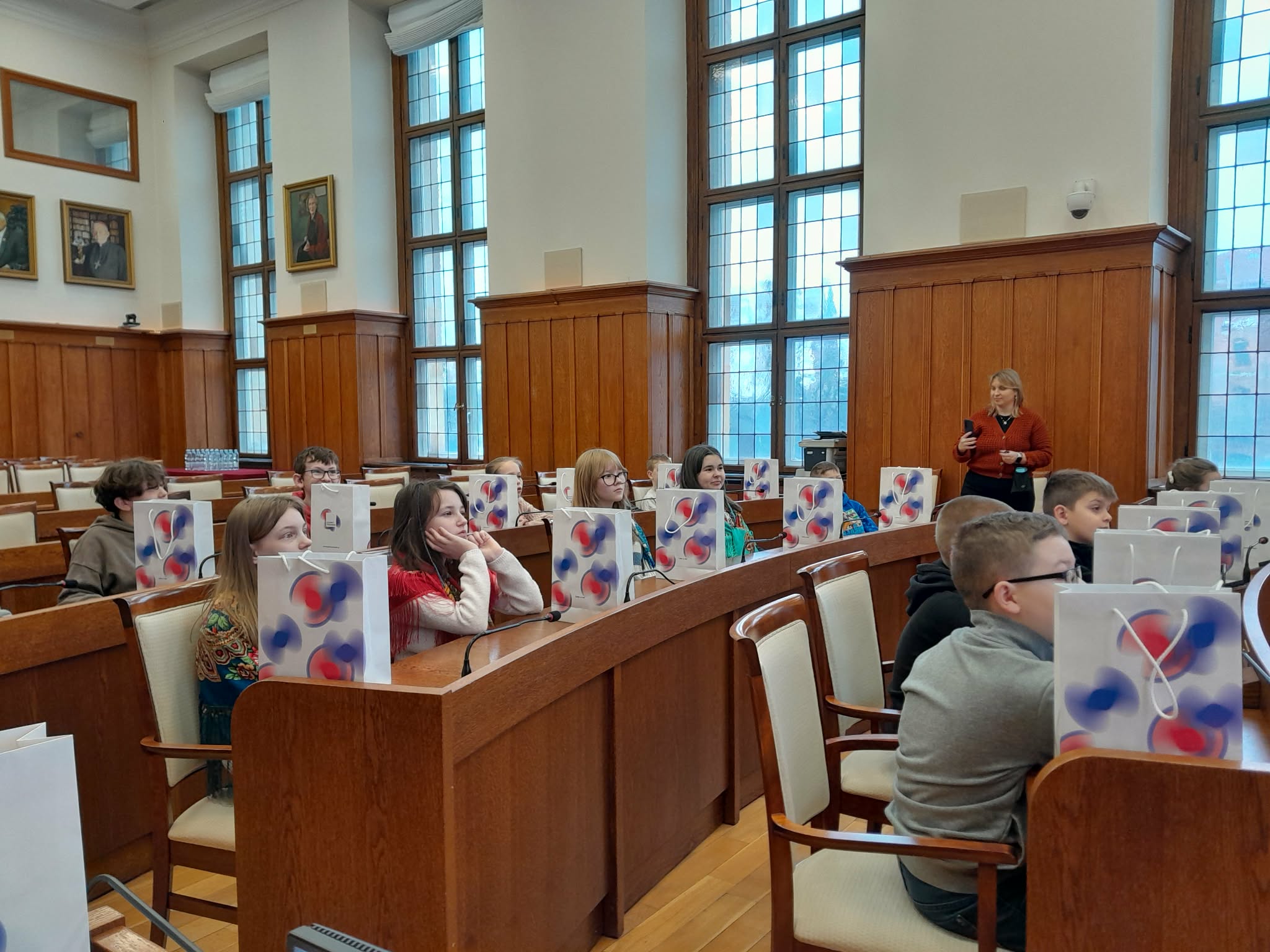 Uczestnicy klubu podczas spotkania z Marszałkiem Całbeckim